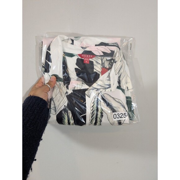 NWT Guess Women Button Up Tropical Leaves Blouse Sz M Slim Fit Colorful Beach - Picture 9 of 9